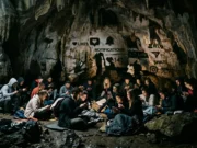 O Mito da Caverna de Platão Revisitado: A Ilusão das Redes Sociais na Era do Algoritmo